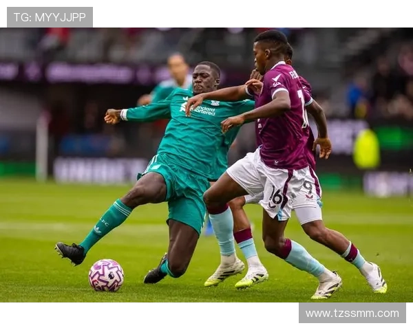 英超球迷热议新赛季球队转会与战术调整表现值得关注